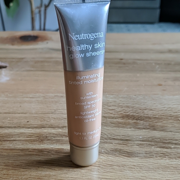 neutrogena healthy skin glow sheers spf 30